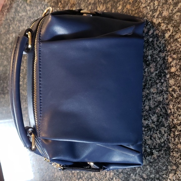 Sondra Roberts Crossbody - Picture 2 of 11